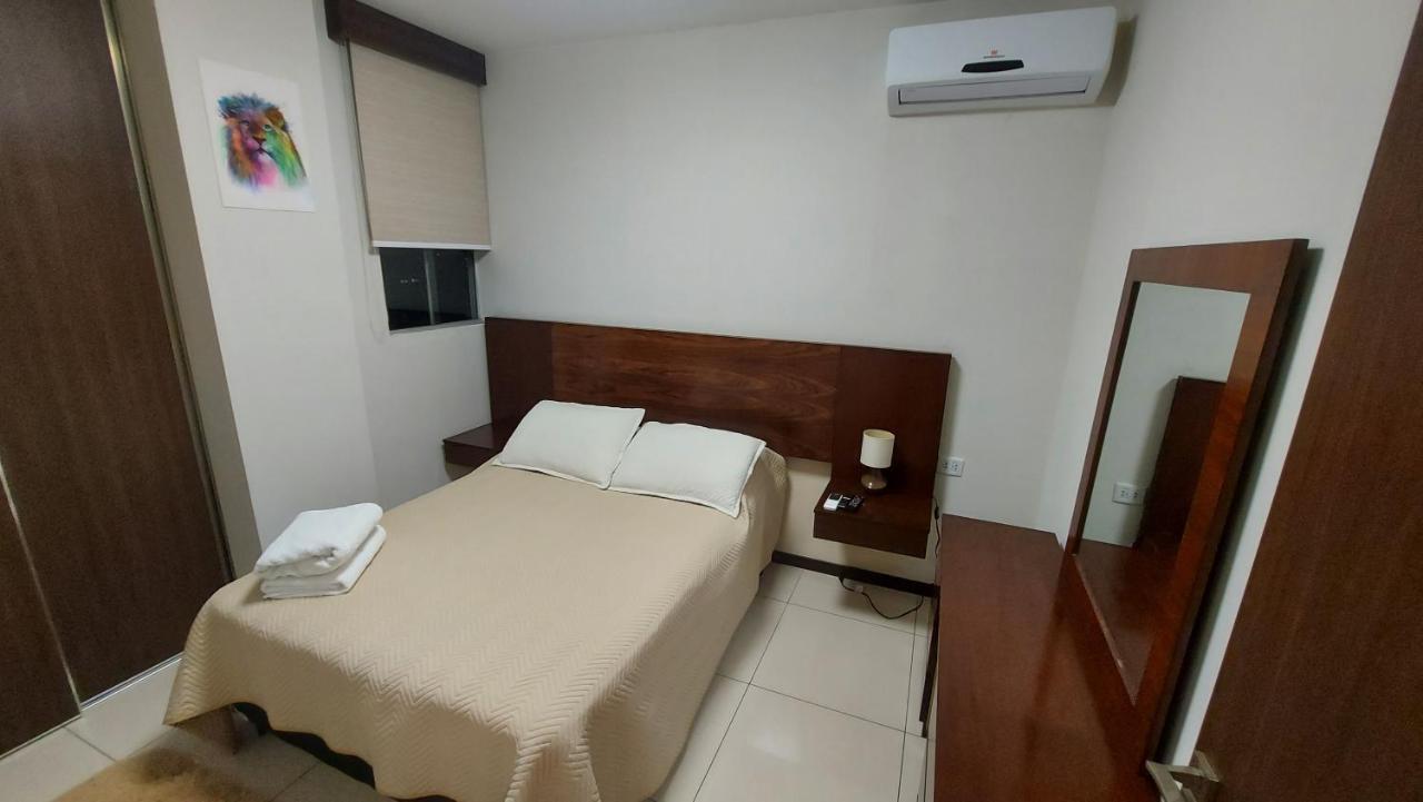 Hermoso Y Unico Apartamento Moderno, En Pleno Centro De Santa Cruz, Con Netflix Wi-Fi De 60 Mb, Estacionamiento Gratis Y Ac En Todos Los Ambientes Santa Cruz de La Sierra Buitenkant foto