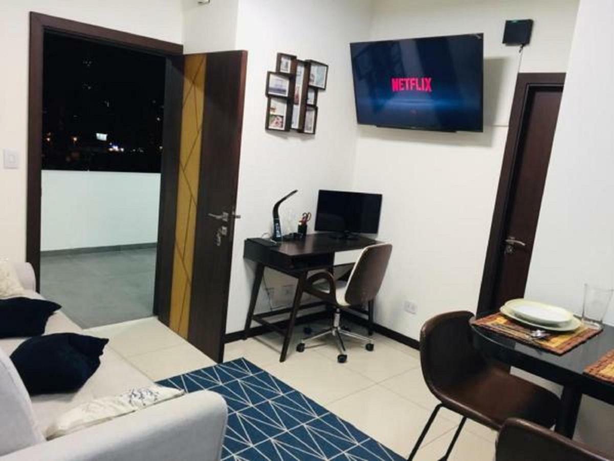 Hermoso Y Unico Apartamento Moderno, En Pleno Centro De Santa Cruz, Con Netflix Wi-Fi De 60 Mb, Estacionamiento Gratis Y Ac En Todos Los Ambientes Santa Cruz de La Sierra Buitenkant foto