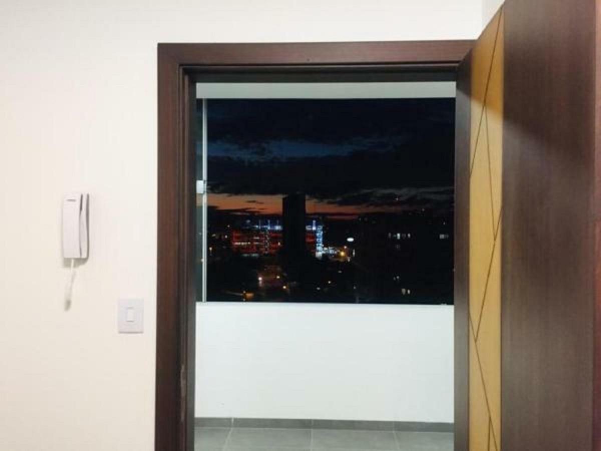 Hermoso Y Unico Apartamento Moderno, En Pleno Centro De Santa Cruz, Con Netflix Wi-Fi De 60 Mb, Estacionamiento Gratis Y Ac En Todos Los Ambientes Santa Cruz de La Sierra Buitenkant foto
